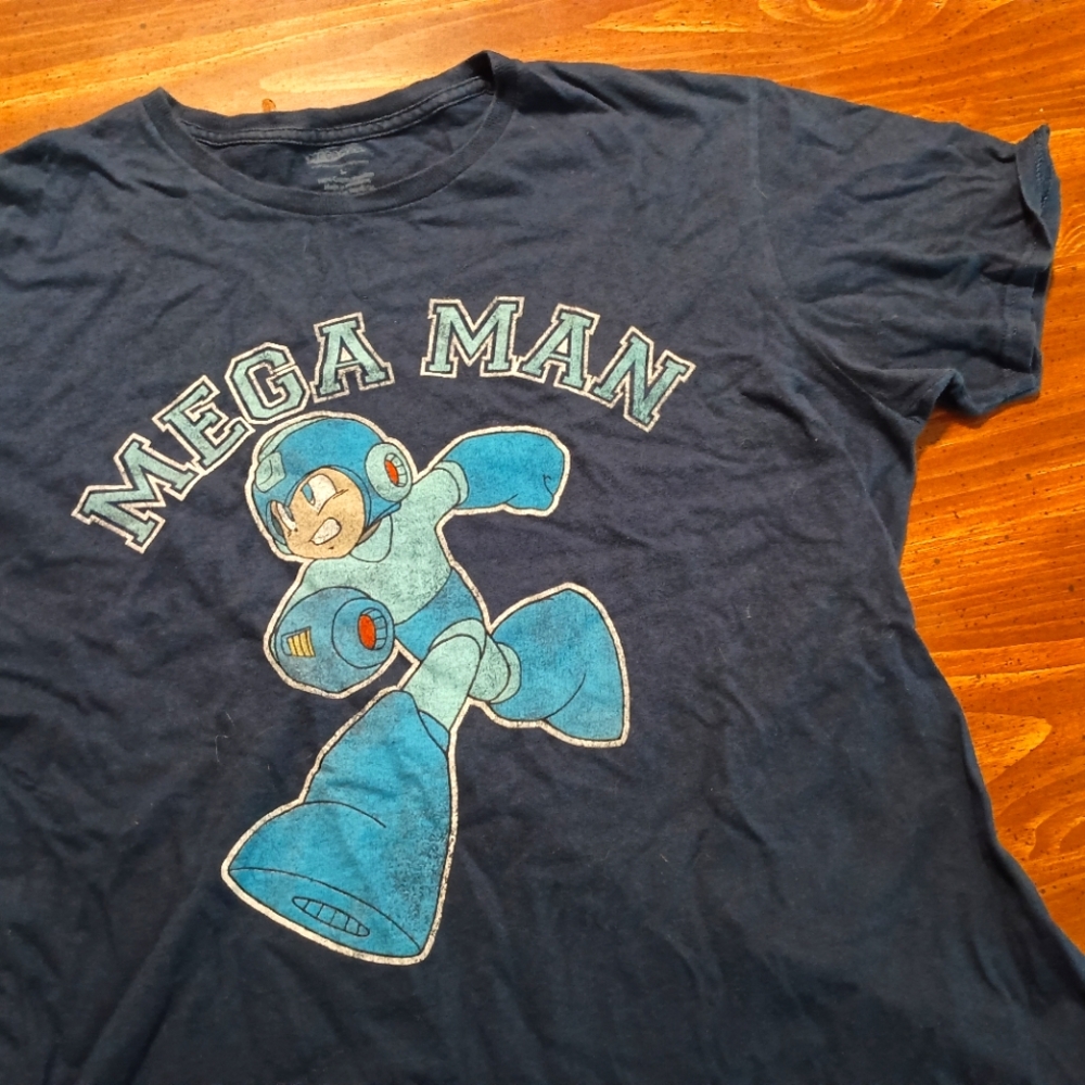 MEGA MAN T-SHIRT - Large // Retro Video Game Nintendo Tee Shirt Capcom